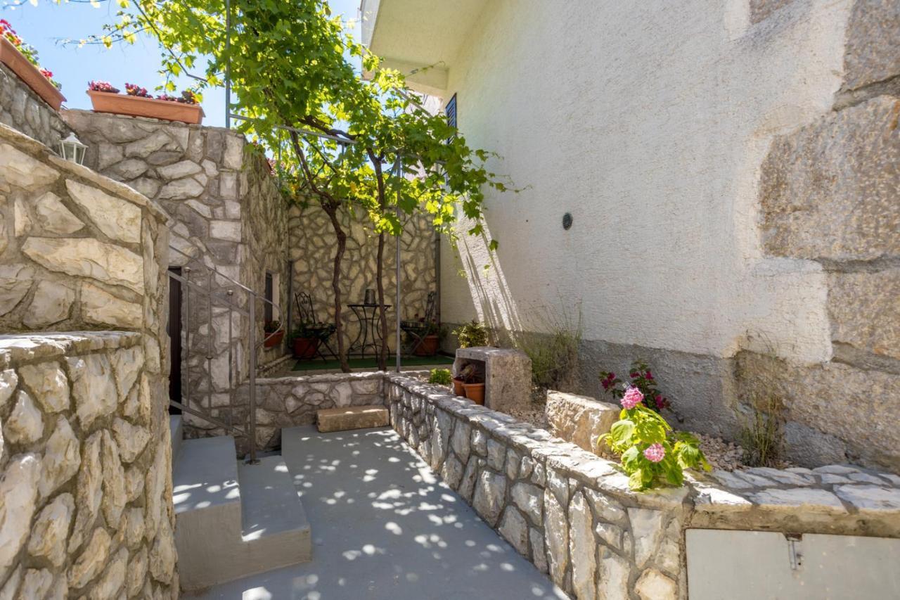 Rustical Nest Krk Old City คิร์ก ภายนอก รูปภาพ