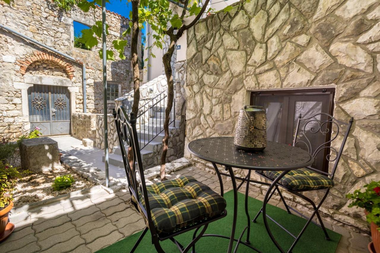 Rustical Nest Krk Old City คิร์ก ภายนอก รูปภาพ